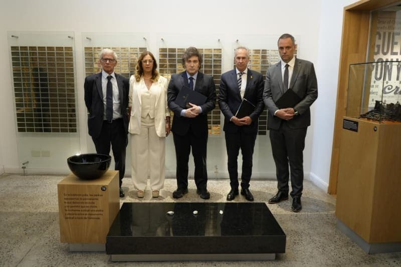 Milei vs. Kicillof: La Batalla por la Seguridad en Buenos Aires